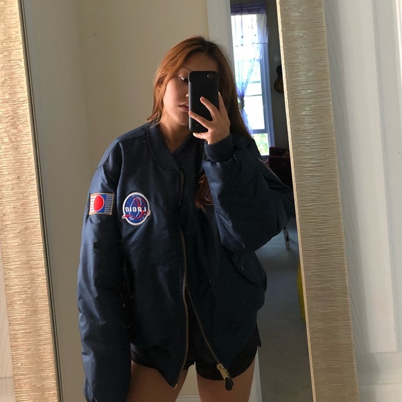 Alpha Industries Remove Before Flight Bomber - Picture 2 of 4